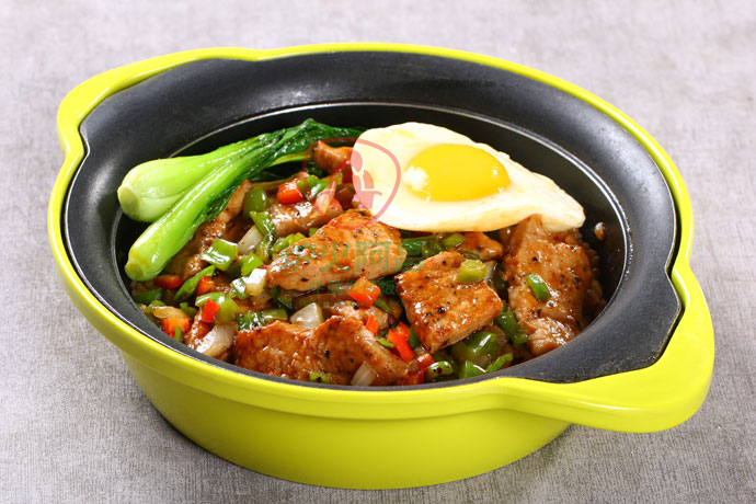 黑椒牛柳煲仔饭